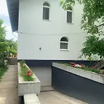 - Csendes, Kenyelmes Csaladi Haz Эрд